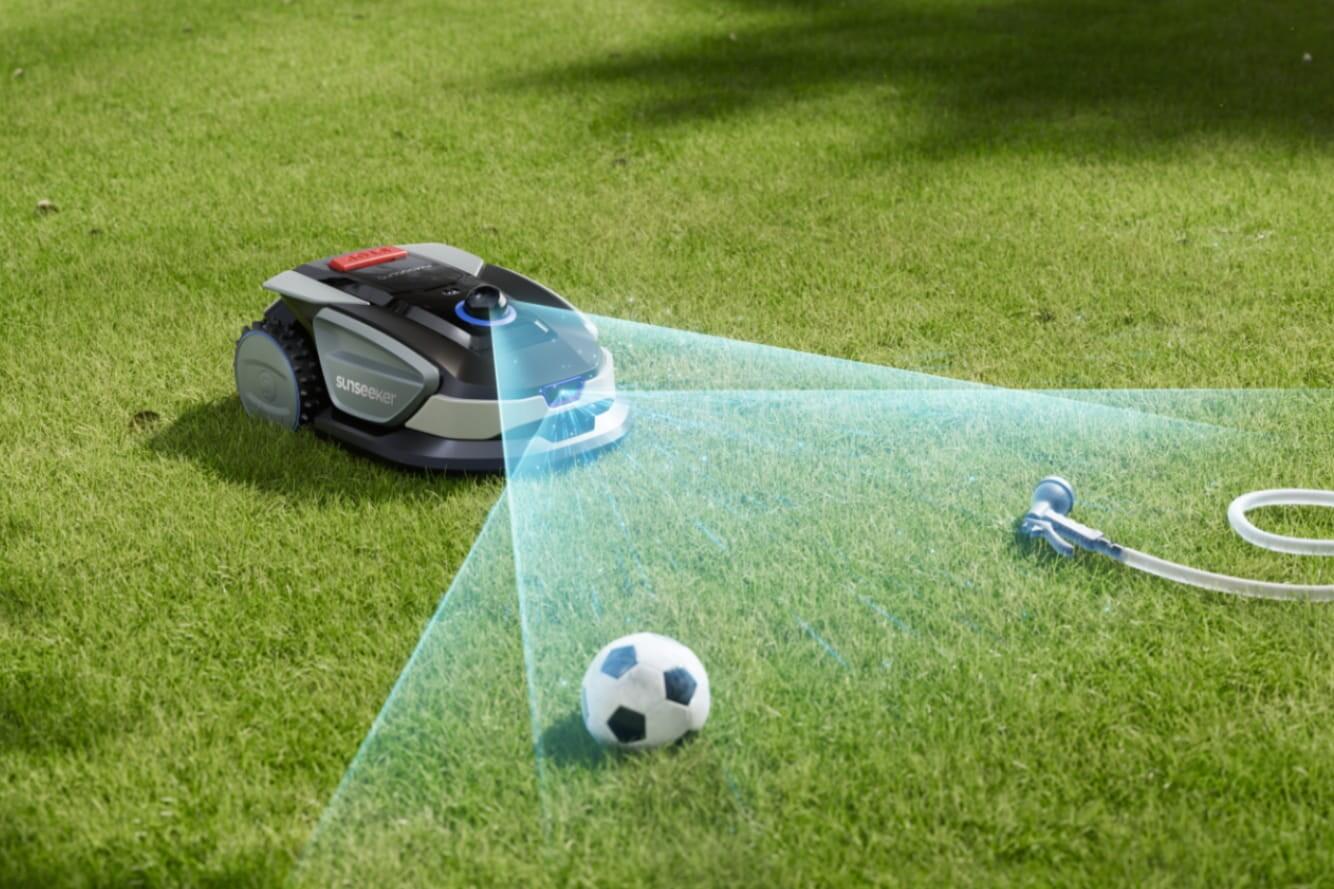 blog-s4-robotic-mower-with-3d-obstacle-avoidance-1334x889.jpg