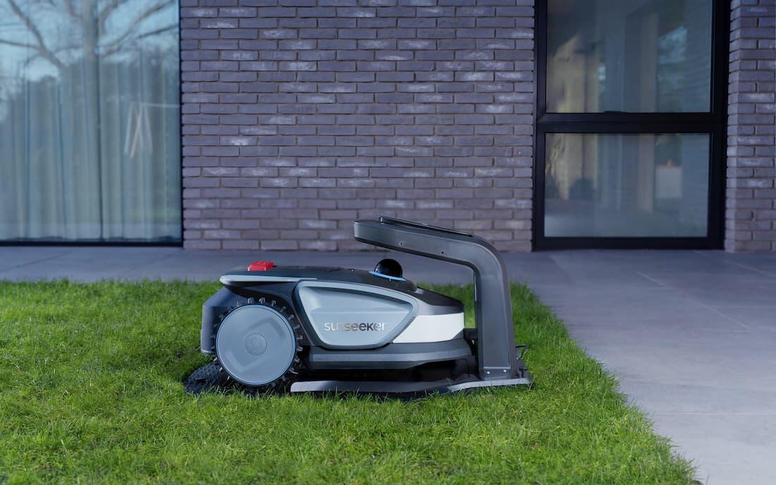 What Is a Self-Propelled Lawn Mower