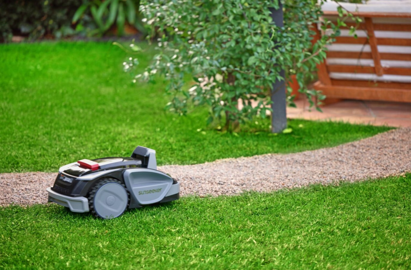blog-robot-lawn-mower-cost-cover-1378x904.jpg